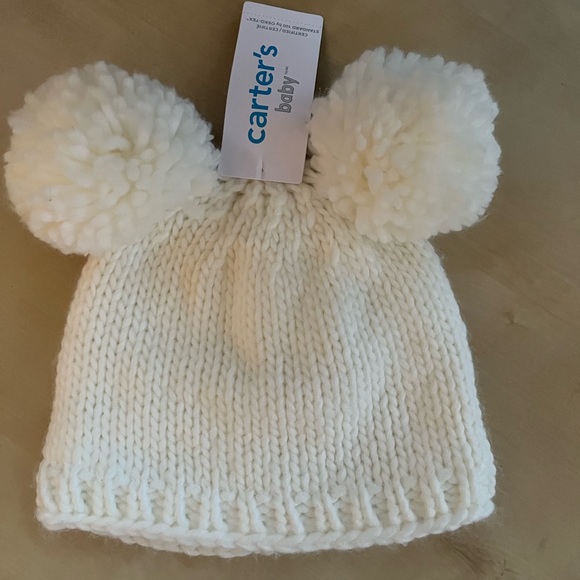 NWT pom pom hat - Picture 2 of 3